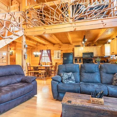 Moonshine Ridge Cabin With Hot Tub And Fire Pit